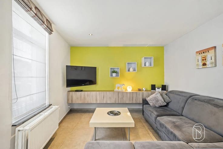 Move-in-ready 2-bedroom home with an EPC rating of B in Enam