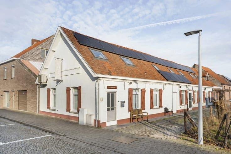 Move-in-ready 2-bedroom home with an EPC rating of B in Enam
