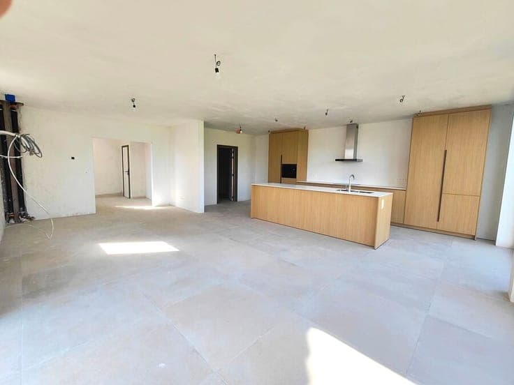 Binkom - spacious modern semi-detached house with 5 bedrooms