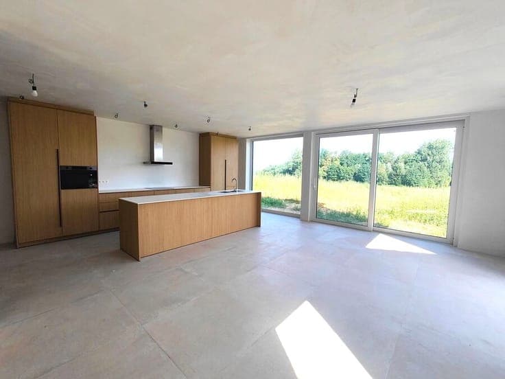 Binkom - spacious modern semi-detached house with 5 bedrooms