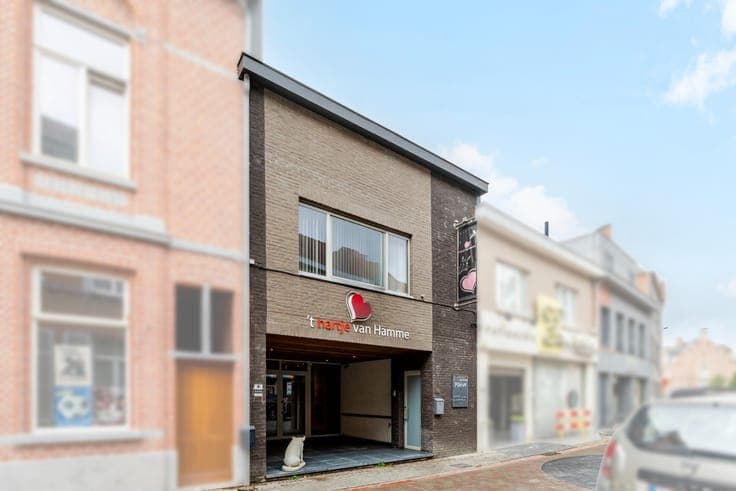 Property with commercial space in central Hamme