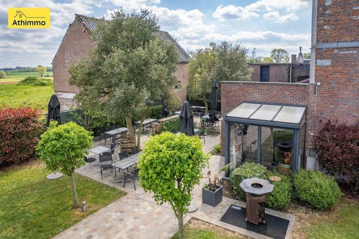 Propriété RARE - restaurant au rez et appartement à l'étage