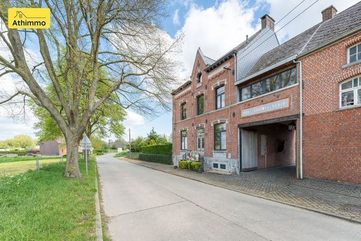Propriété RARE - restaurant au rez et appartement à l'étage
