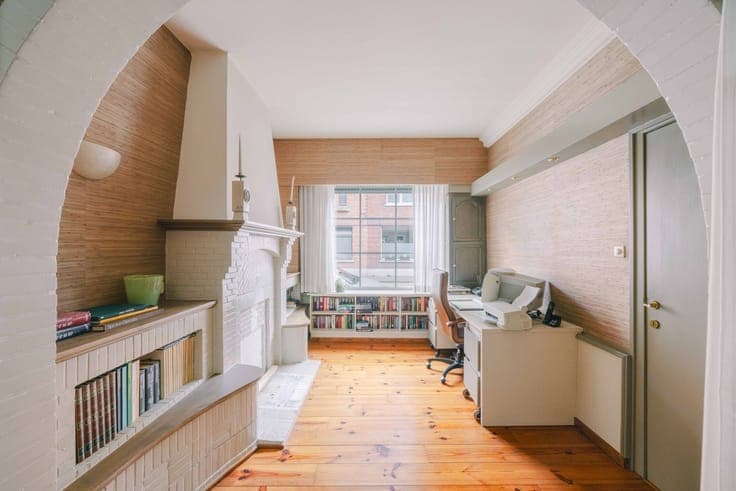 Verzorgde en ruime rijwoning met atelier in Sint-Niklaas
