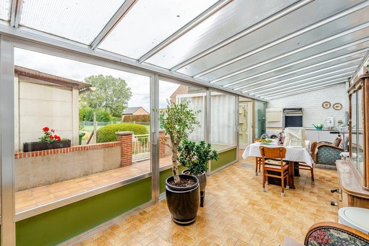 Ruime woonst met tuin en groot renovatiepotentieel