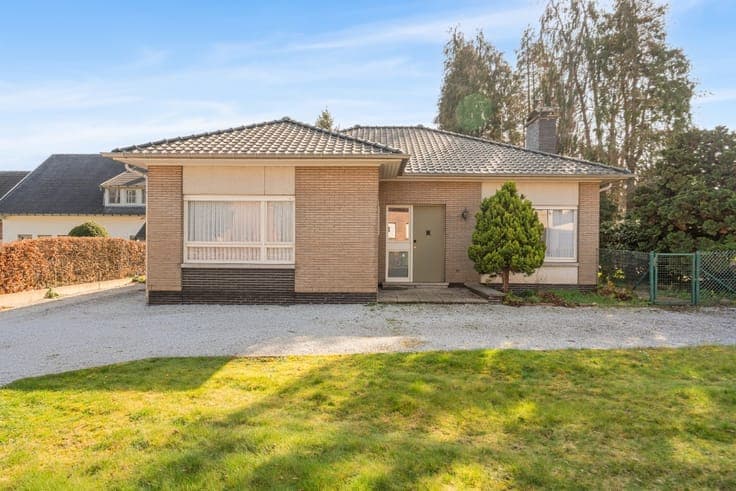 Bungalow with 3 bedrooms, garage and garden in Welle