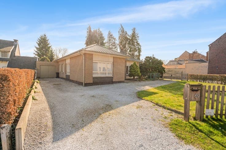 Bungalow with 3 bedrooms, garage and garden in Welle