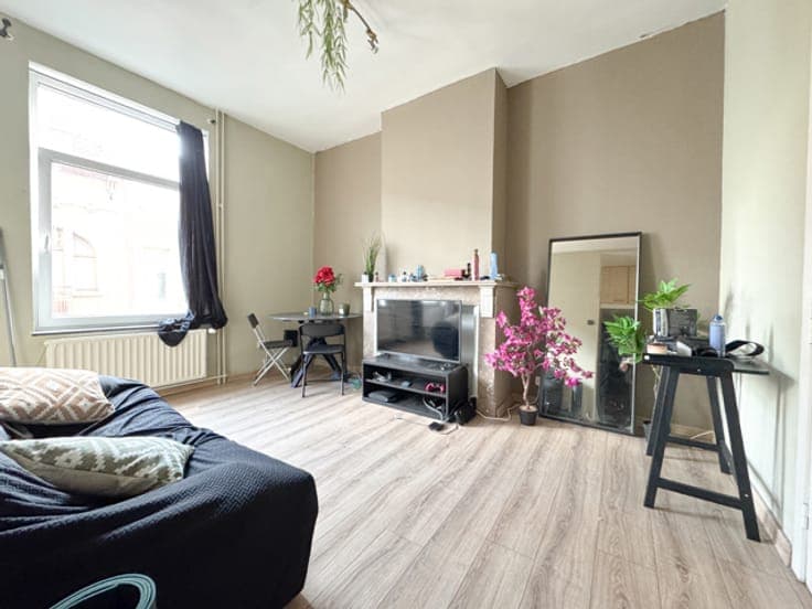 SINGLE-FAMILY HOUSE CONVERTED INTO 5 APARTMENTS