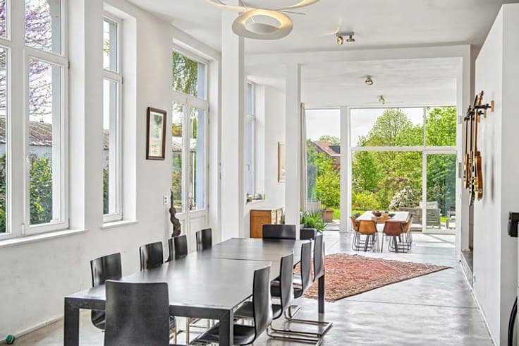 Val Duchesse – Renovated 1900s villa, 490 m² – 9 ares, south