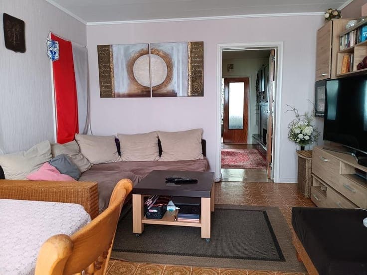Opbrengsteigendom met 2 app, tuin en grote garage met oprit