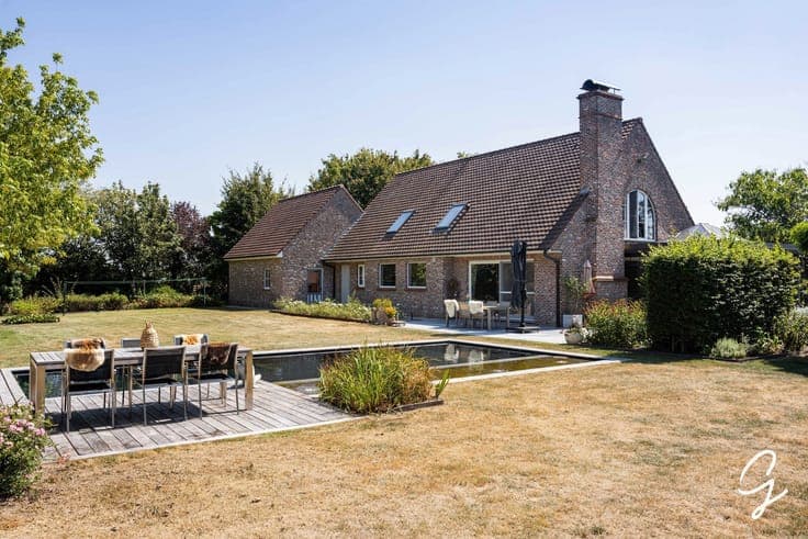 EKE:Exclusive villa on a large estate with a swimming pond!