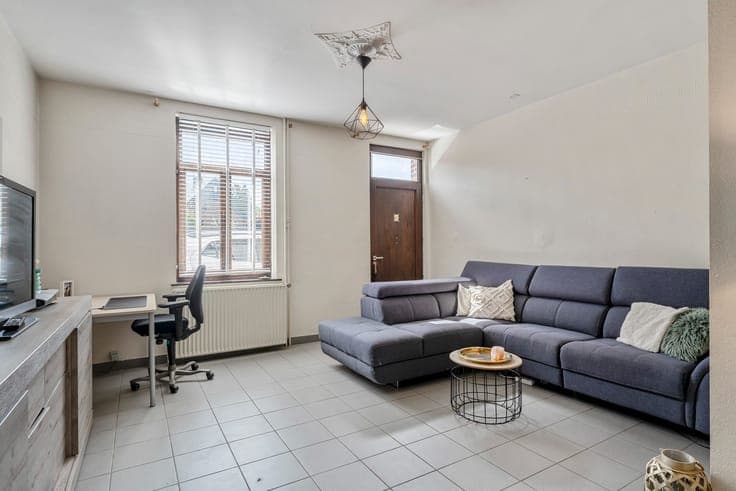 Ruime en lichtrijke woning met 4 slaapkamers, 2 garages, ...