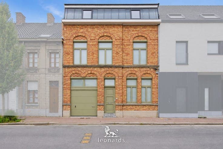 Spacious townhouse by Geitenpark in Roeselare