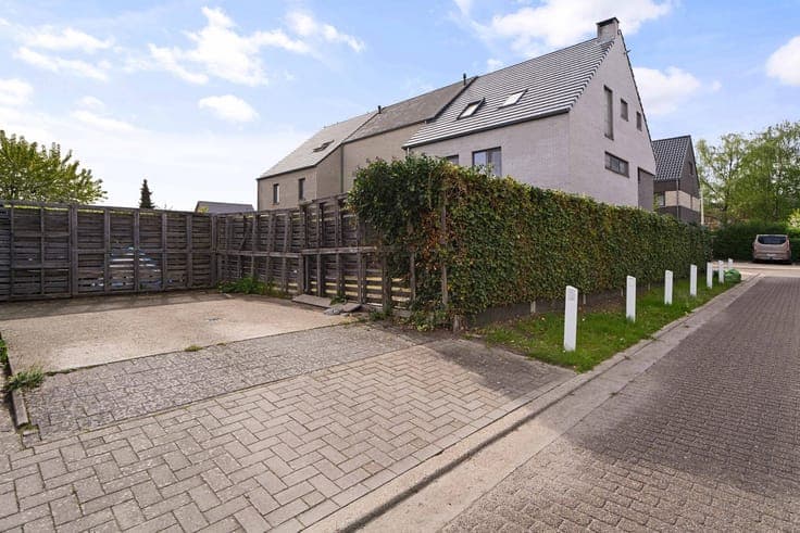 Uitstekend gelegen gezinswoning met 4 slaapkamers in rust...
