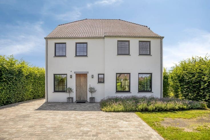 A magnificent newly built home in 2019 on a cul-de-sac