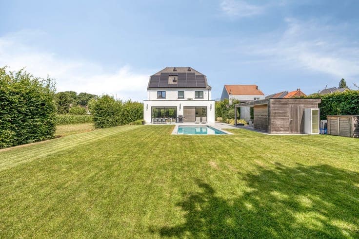 A magnificent newly built home in 2019 on a cul-de-sac