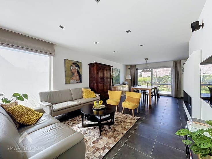 Move-in ready home with 4 bedrooms, a garage and a landscape