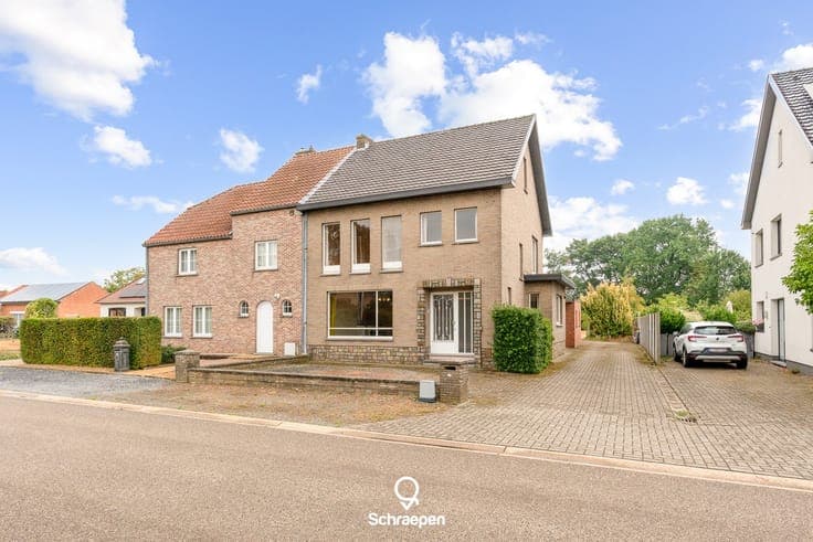 Te renoveren gezinswoning (281 m²) met 3 slpks op een per...