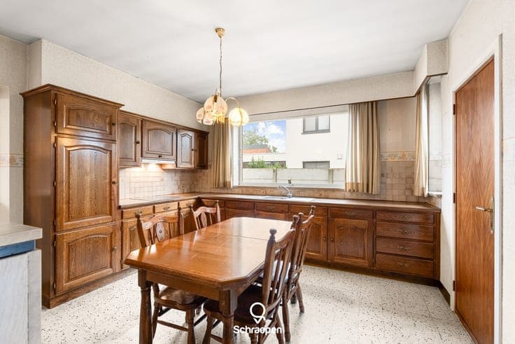Te renoveren gezinswoning (281 m²) met 3 slpks op een per...