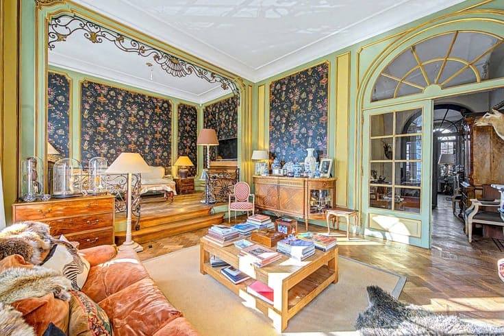 Character townhouse – ± 478 sqm – 5 bedrooms – garden