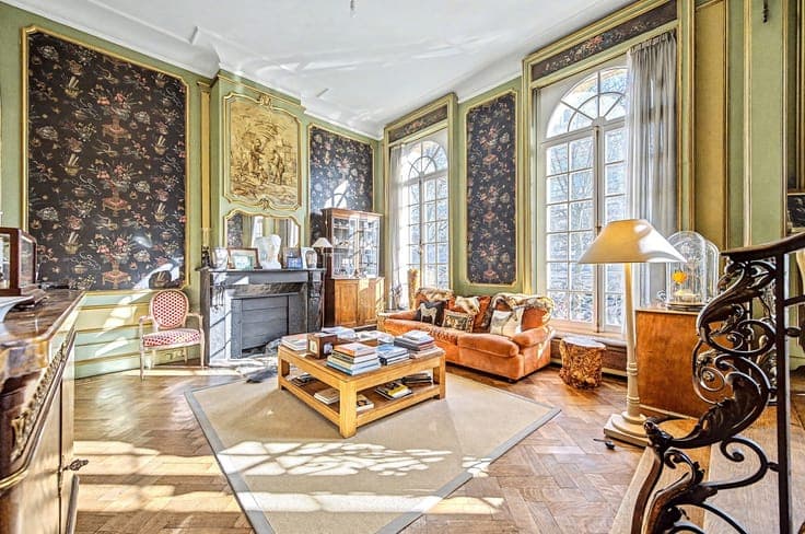 Character townhouse – ± 478 sqm – 5 bedrooms – garden