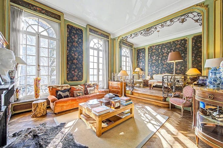 Character townhouse – ± 478 sqm – 5 bedrooms – garden
