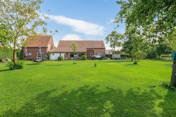 House to be renovated with large barn near downtown