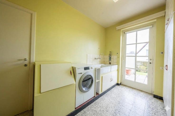 Magnificent villa offering great potential!