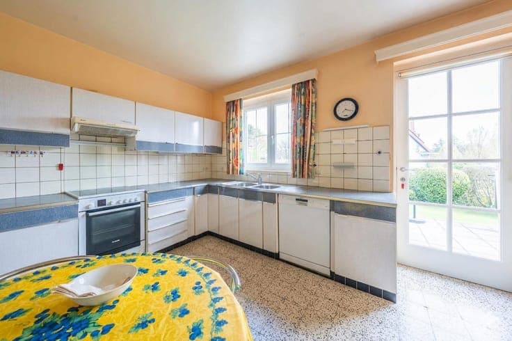Magnificent villa offering great potential!