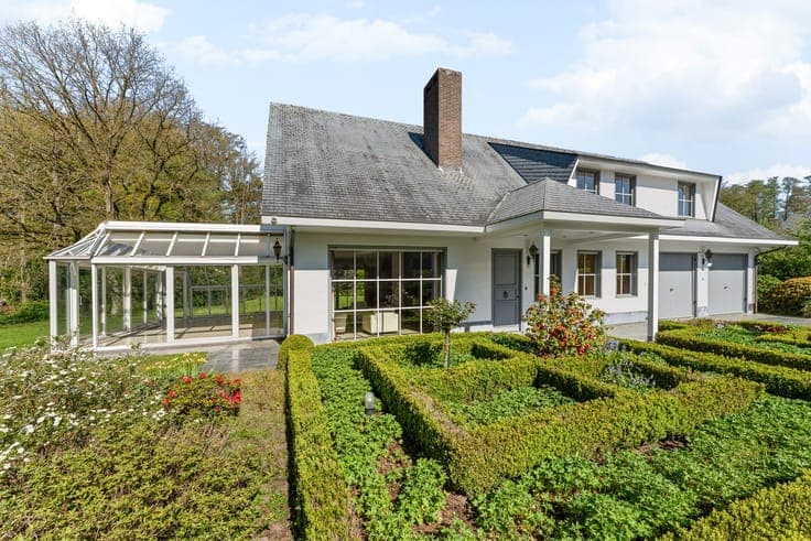 Exclusive villa on a unique private estate