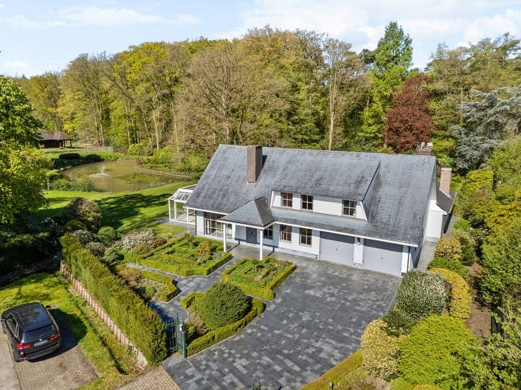Exclusive villa on a unique private estate