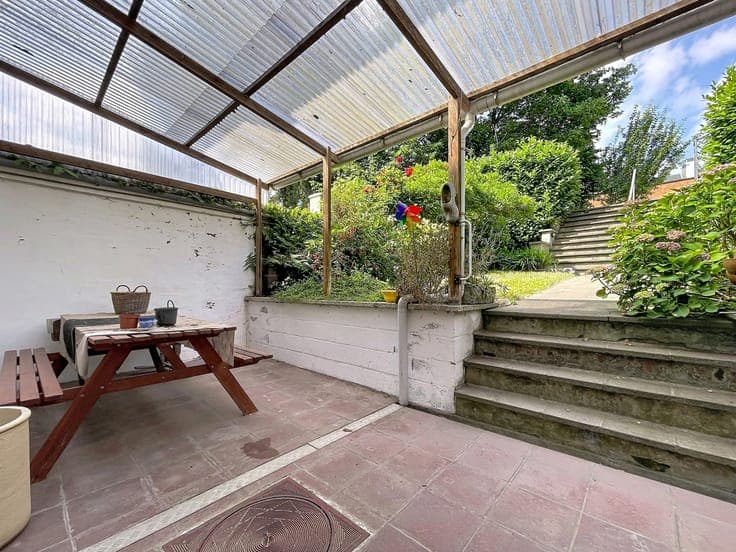 Charming house of +/- 224m² with garden