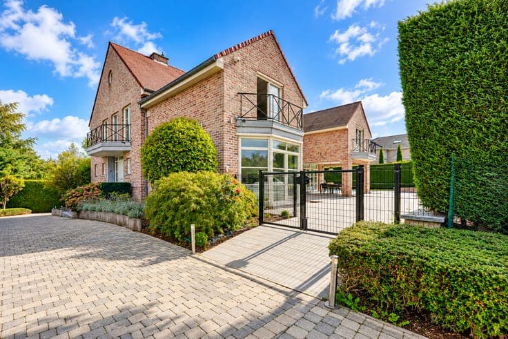 Exceptional Villa with Pool – Walk to St. John’s