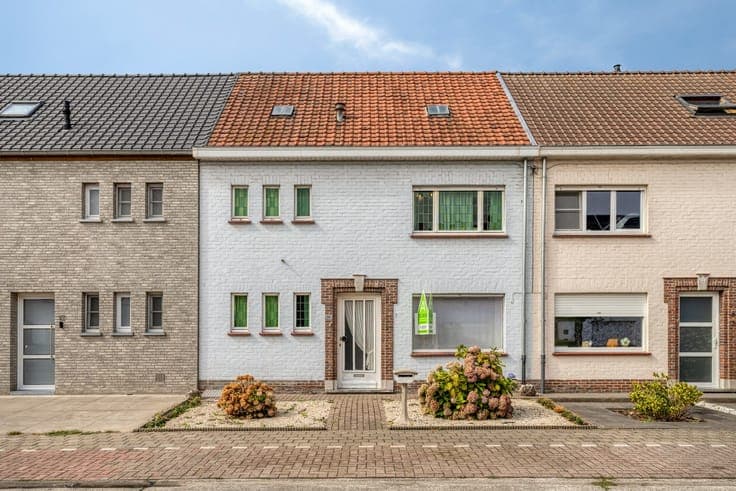 Tussenwoning met veel potentieel in een rustige wijk te R...