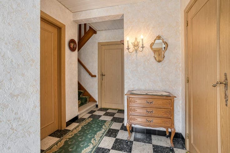 Tussenwoning met veel potentieel in een rustige wijk te R...