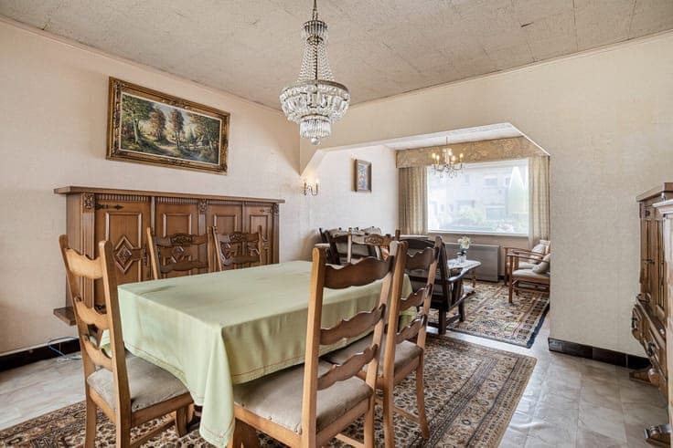 Tussenwoning met veel potentieel in een rustige wijk te R...