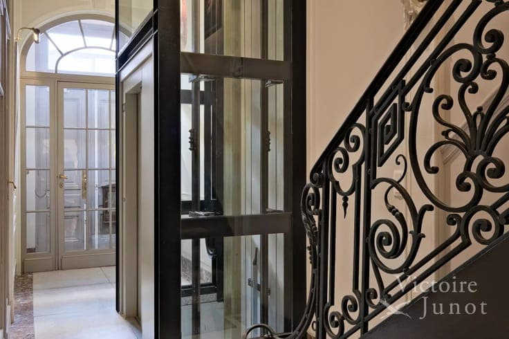 Place Stephanie, splendid fully renovated townhouse