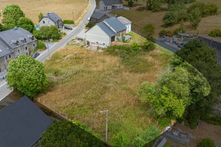 3-Bedroom House with Barn and 31-are Lot in Sainte-Ode