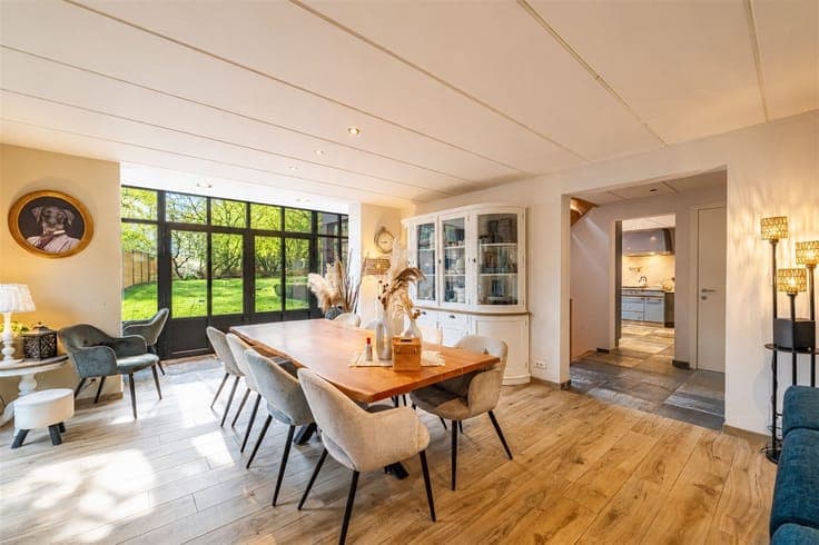 Spacious contemporary villa in Chastre
