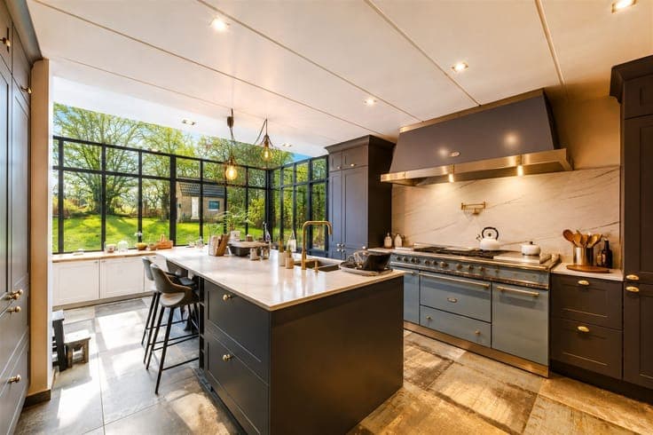 Spacious contemporary villa in Chastre