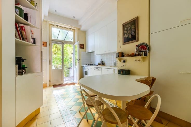 Beautiful house with garden and generous living spaces