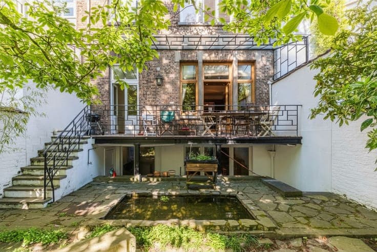 Beautiful house with garden and generous living spaces