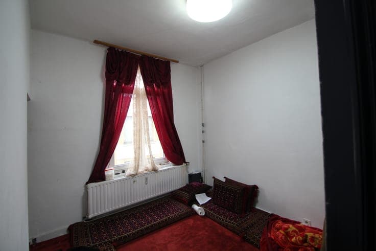 Investment property (3 flats) or home with garage