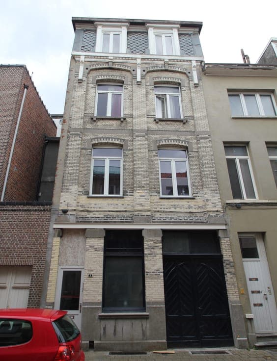Investment property (3 flats) or home with garage
