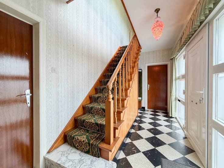 Te Koop, Karaktervolle te renoveren woning op groene, rus...