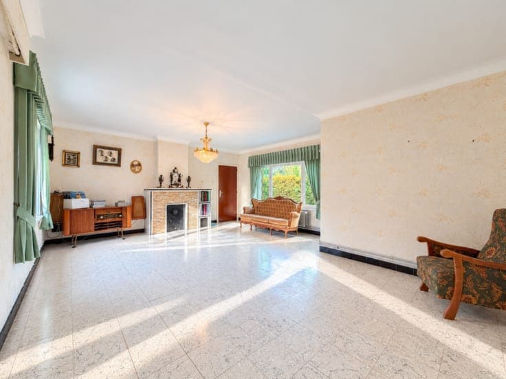 Te Koop, Karaktervolle te renoveren woning op groene, rus...