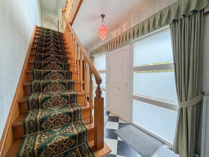 Te Koop, Karaktervolle te renoveren woning op groene, rus...