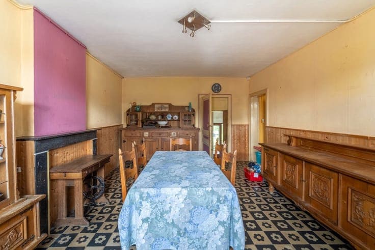 House to renovate with a large garden
