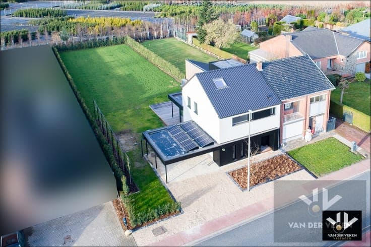 TOTAAL VERNIEUWDE WONING - ENKEL NOG AFWERKEN NAAR EIGEN ...