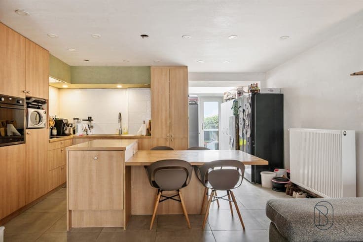 4-bedroom family home with a double parking space in Anzegem